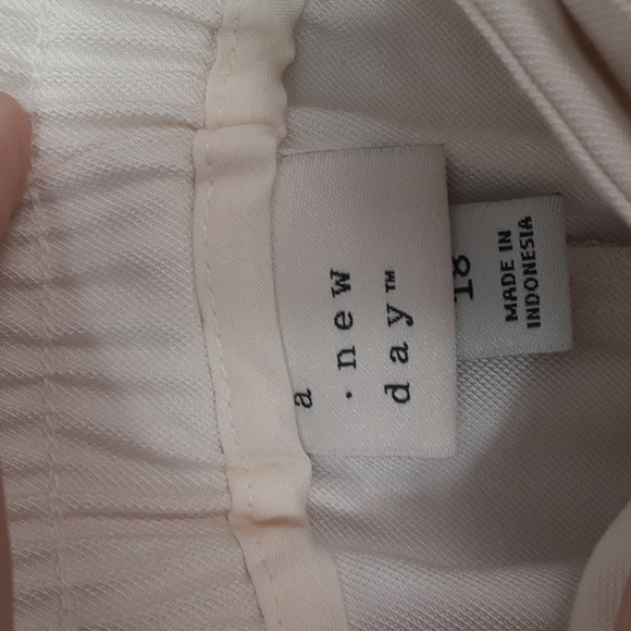 A New Day Cream Loose Fit High Waist Rolled Hem Pants - Picture 4 of 12